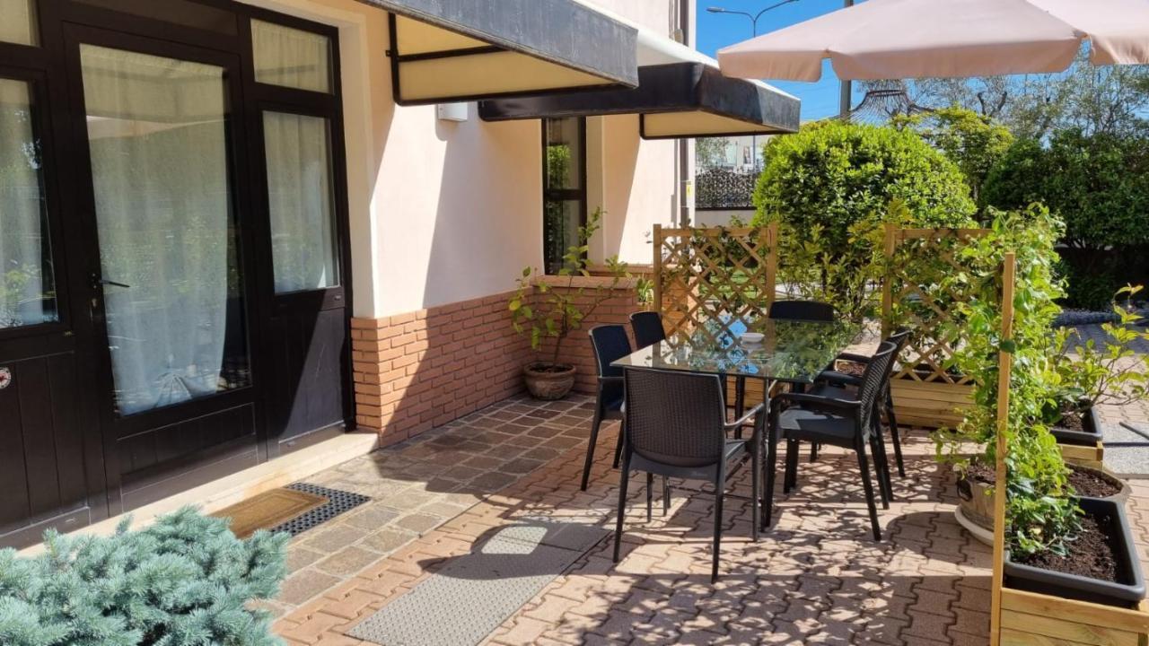Villa Castelnuovo Apartments Castelnuovo del Garda Esterno foto